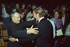 Monseñor Bocanegra felicitando a M. Reckling 
        después de una actuación en 1971 