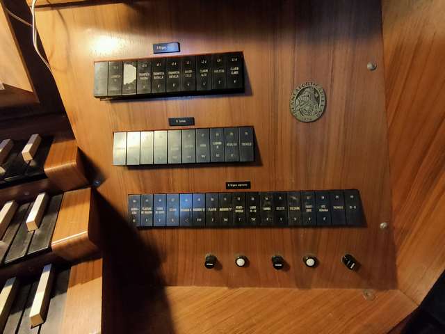 723